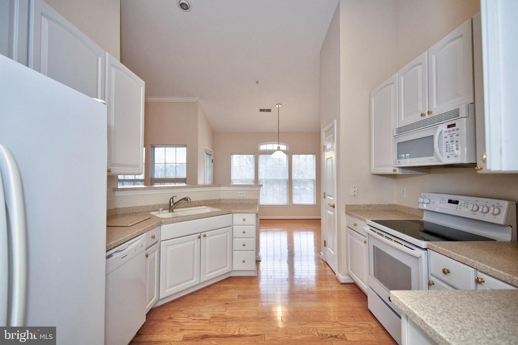 712 Kings Path - Photo 16