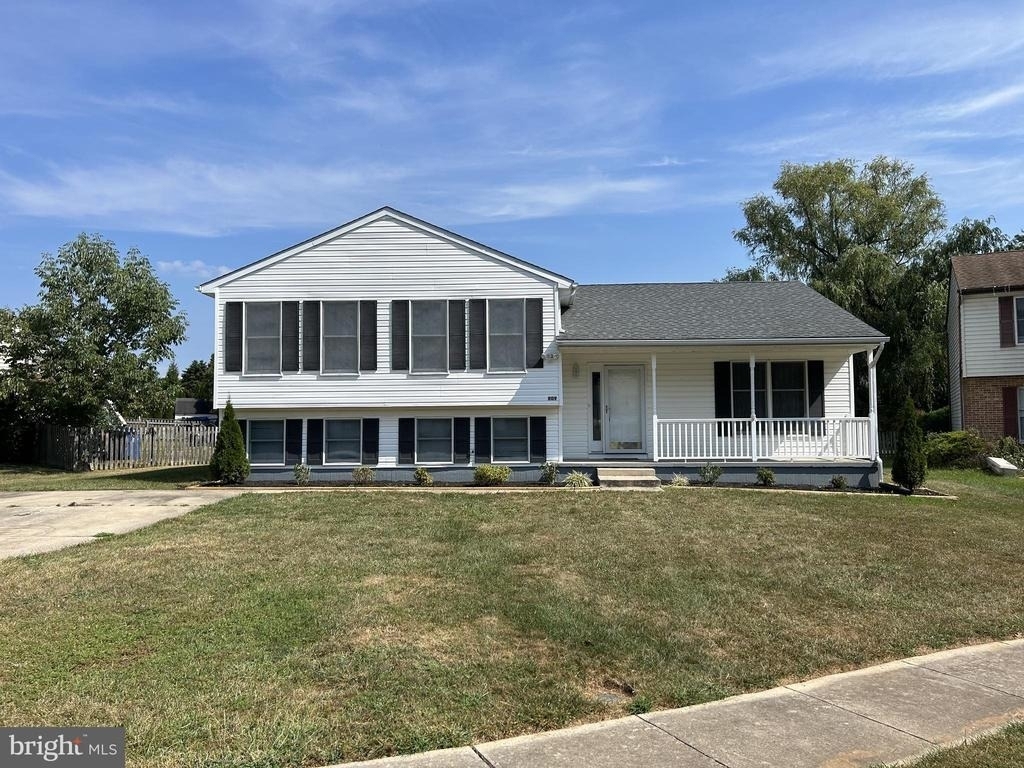 809 W Farrow Court - Photo 0
