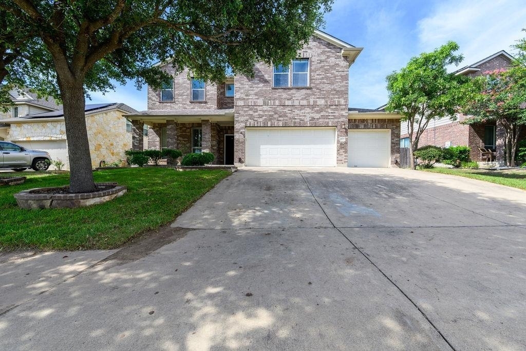 18613 Falcon Pointe Blvd - Photo 0