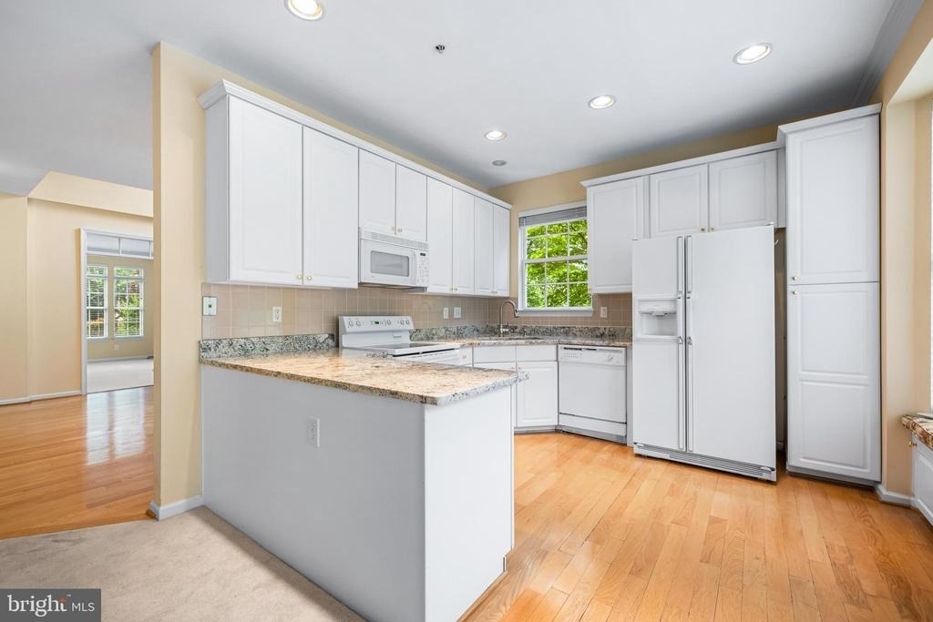 530 Limerick Circle - Photo 10