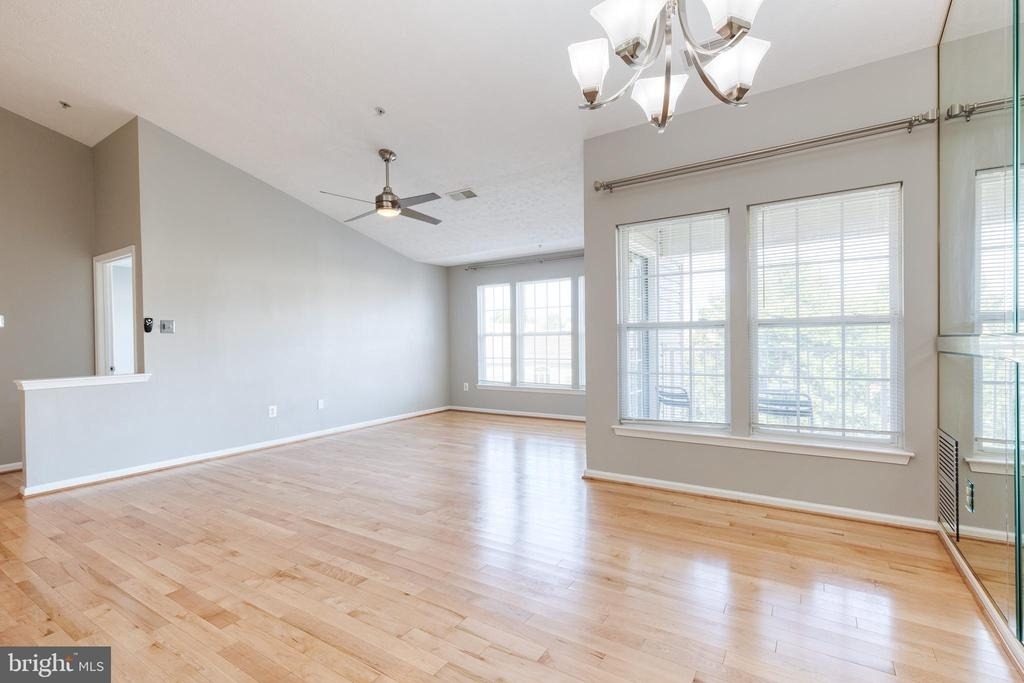 3021 Hunting Ridge Drive - Photo 4