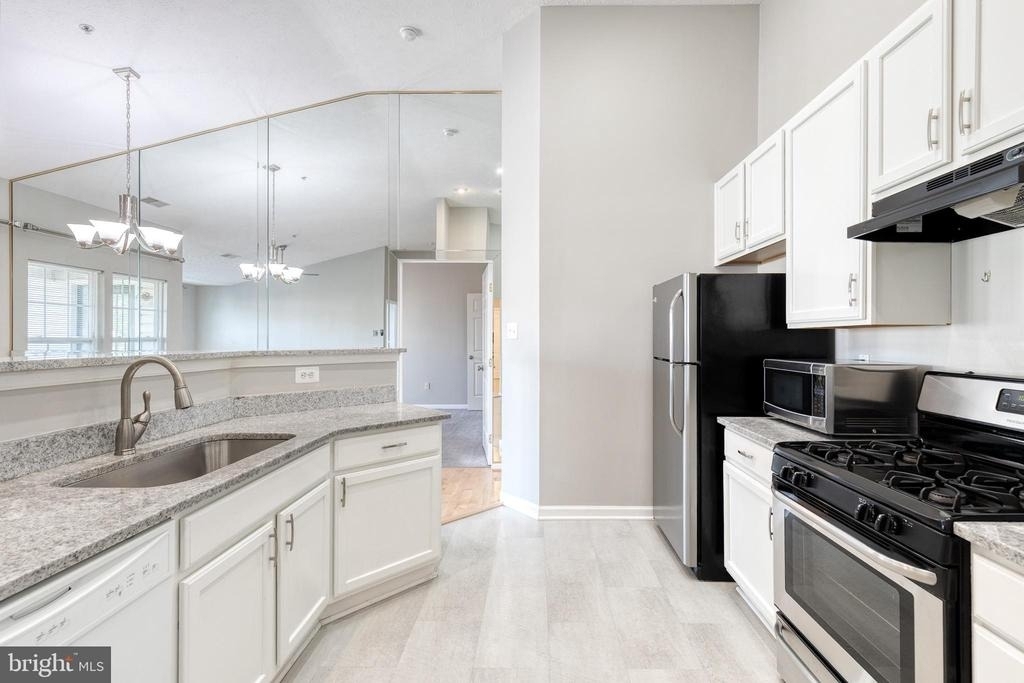 3021 Hunting Ridge Drive - Photo 8