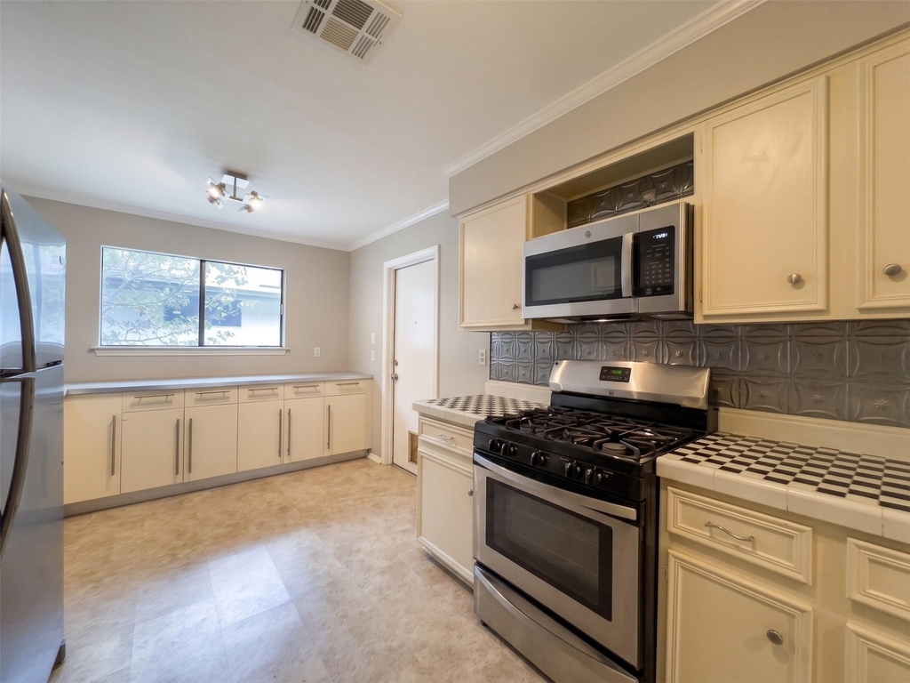 13004 Campos Dr - Photo 10