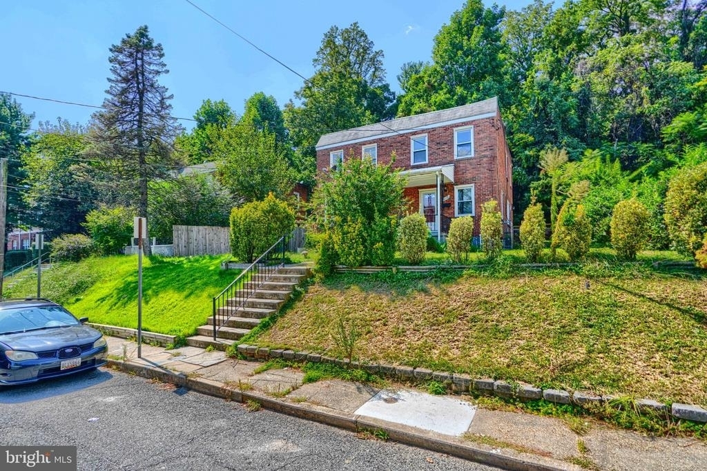6110 Everall Avenue - Photo 0