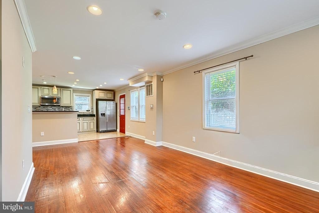 6110 Everall Avenue - Photo 5