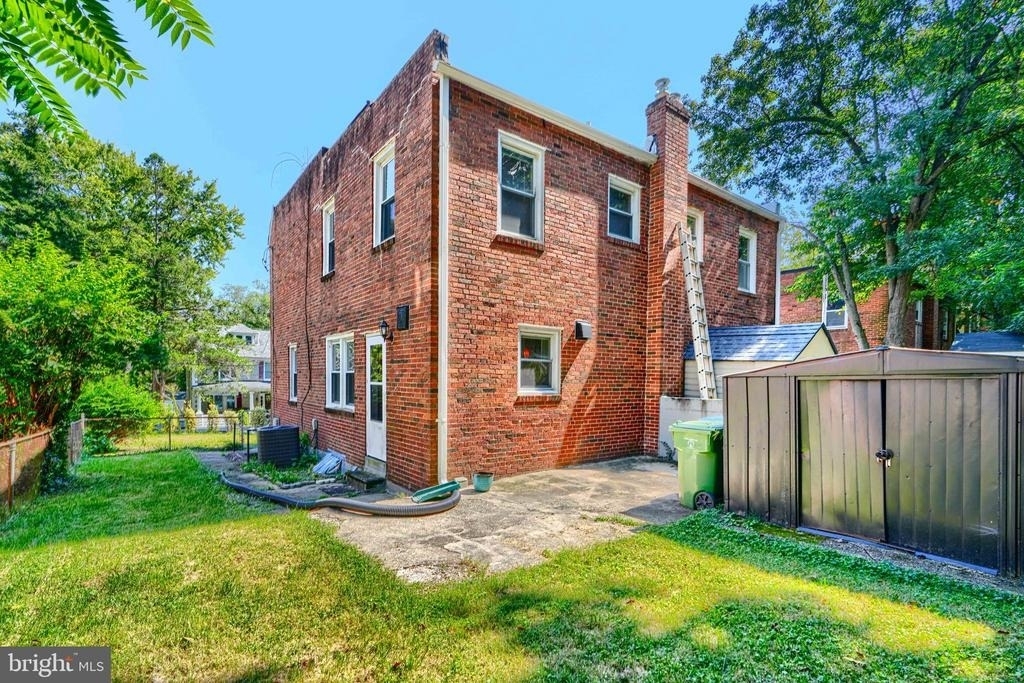 6110 Everall Avenue - Photo 4