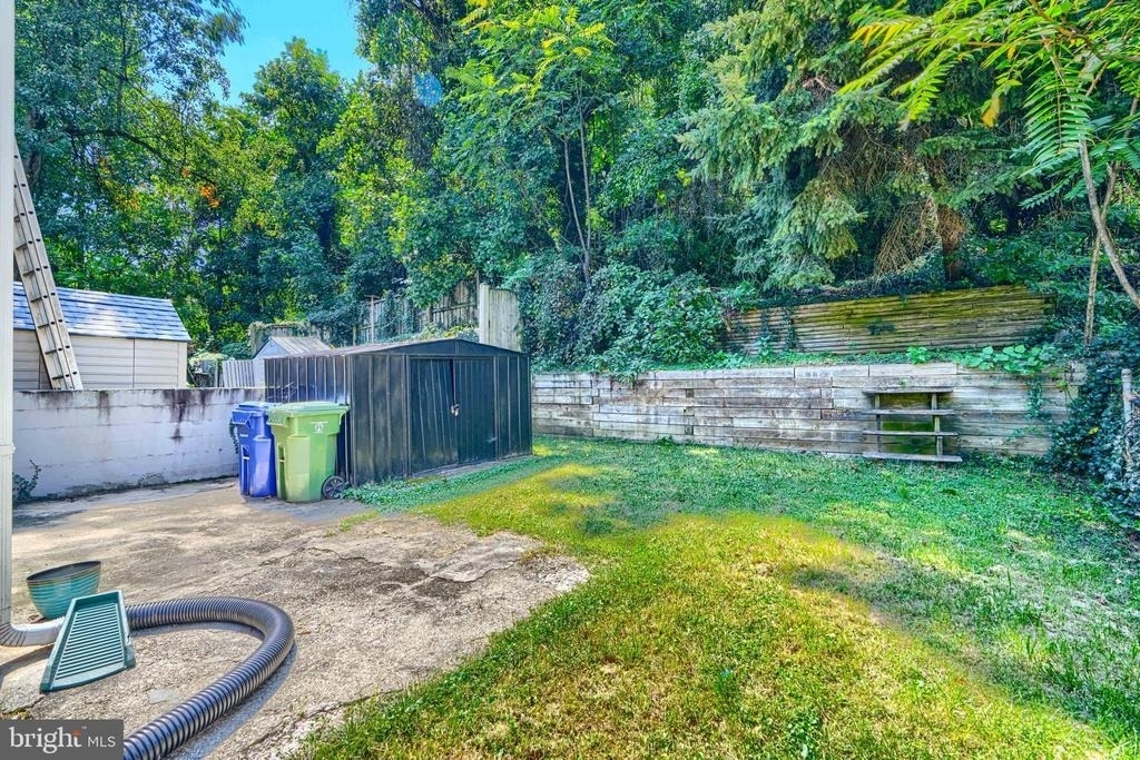 6110 Everall Avenue - Photo 3