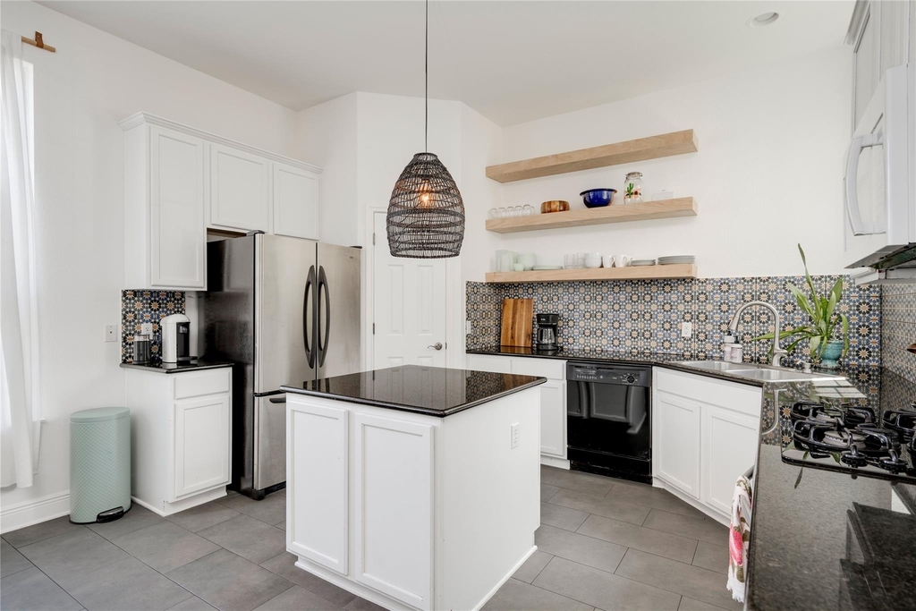 1802 Village Oak Ct - Photo 3