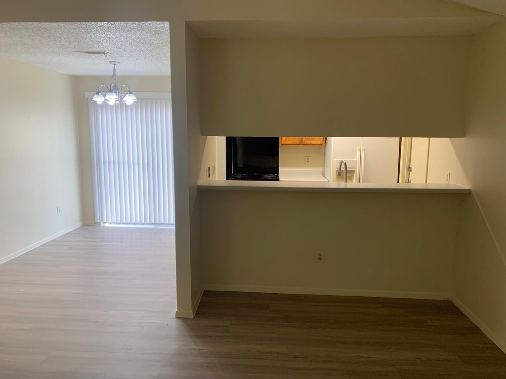 523 Greenlawn Blvd - Photo 3