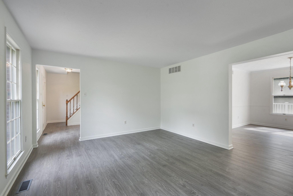 91 Premier Court - Photo 2