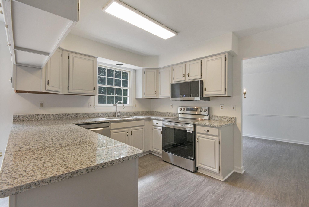 91 Premier Court - Photo 9