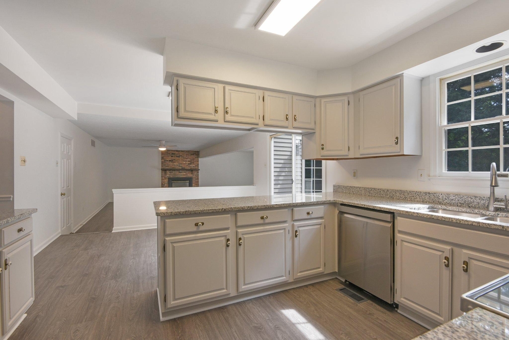 91 Premier Court - Photo 8