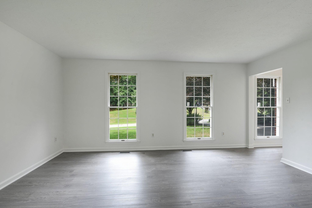 91 Premier Court - Photo 3
