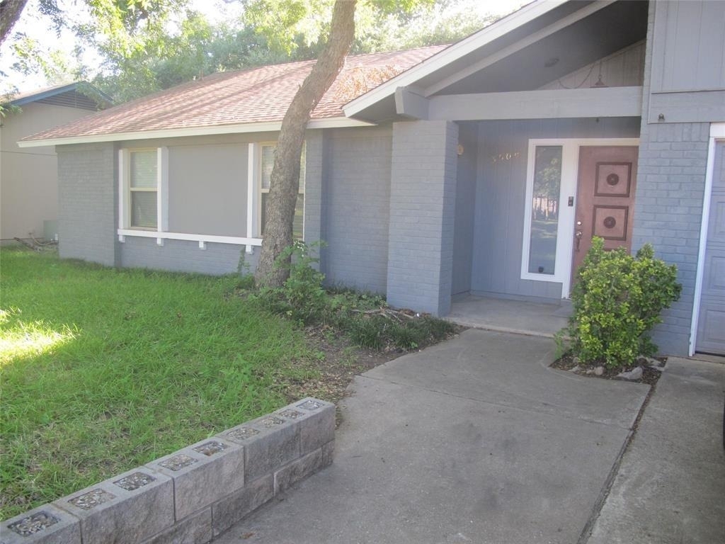 3504 Roanoke Dr - Photo 0