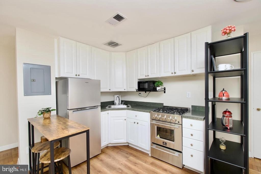 4840 Macarthur Nw - Photo 16