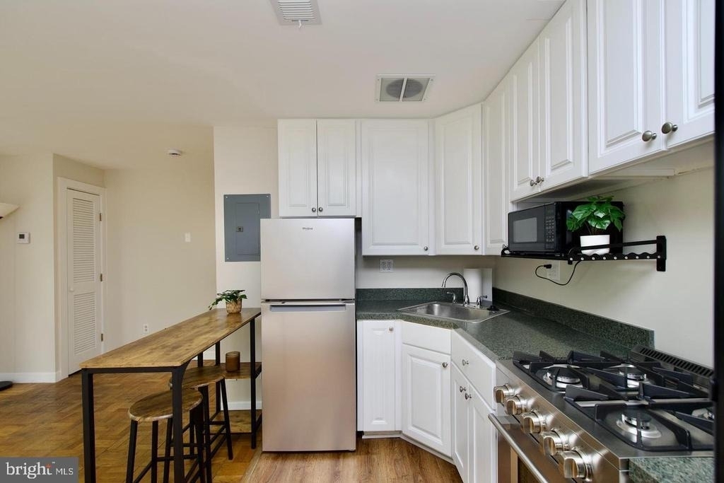 4840 Macarthur Nw - Photo 17