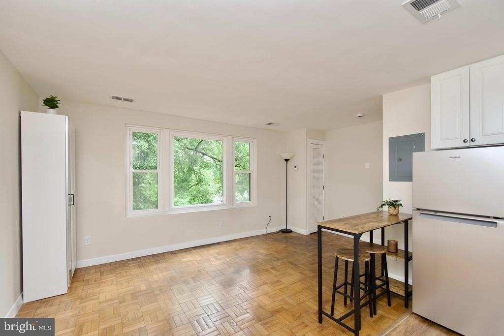 4840 Macarthur Nw - Photo 9