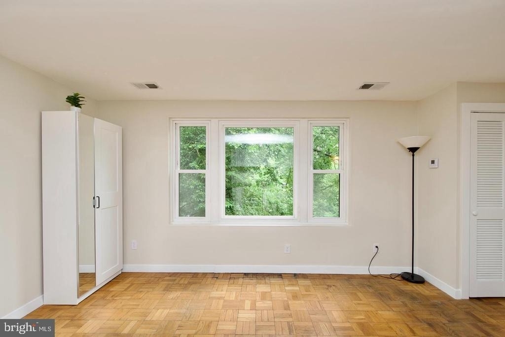 4840 Macarthur Nw - Photo 10
