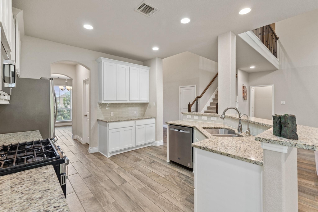 180 Santa Maria St - Photo 9