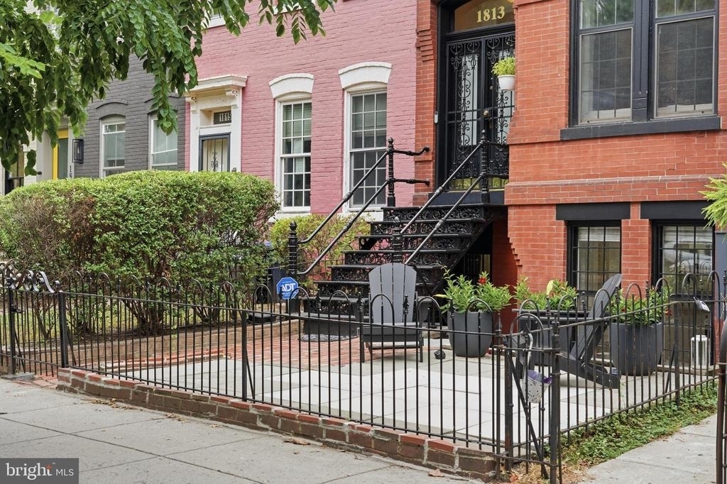 1813 8th Street Nw - Photo 2