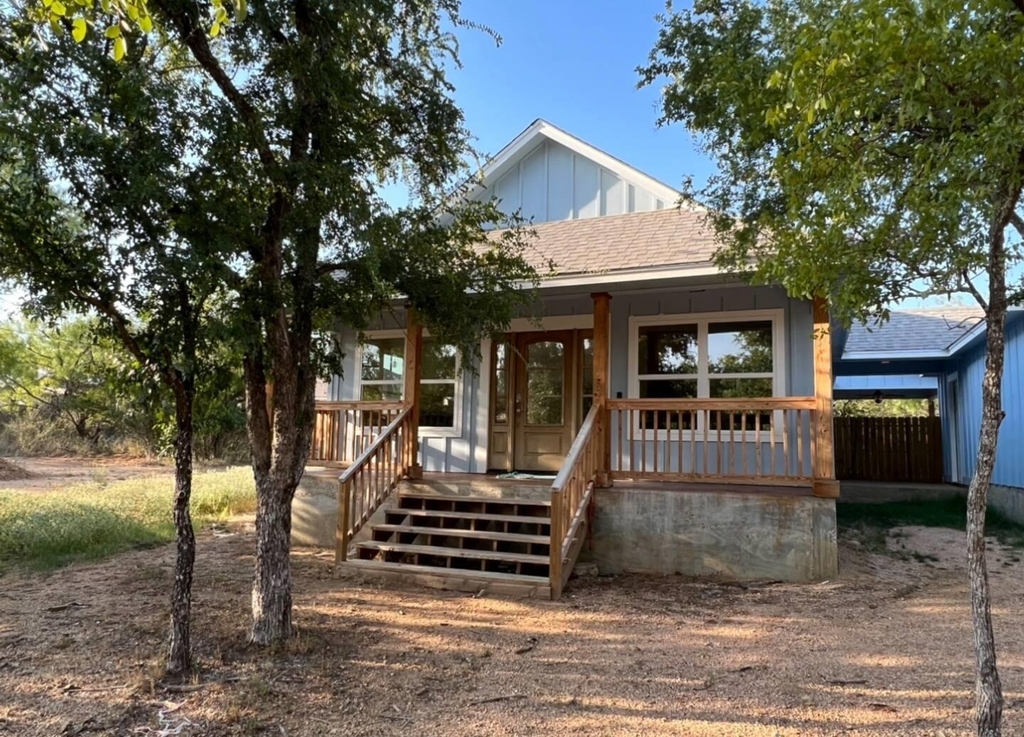 111 E Hickory Dr - Photo 0