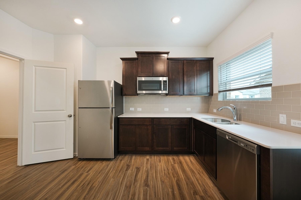 932 Mallow Rd - Photo 3