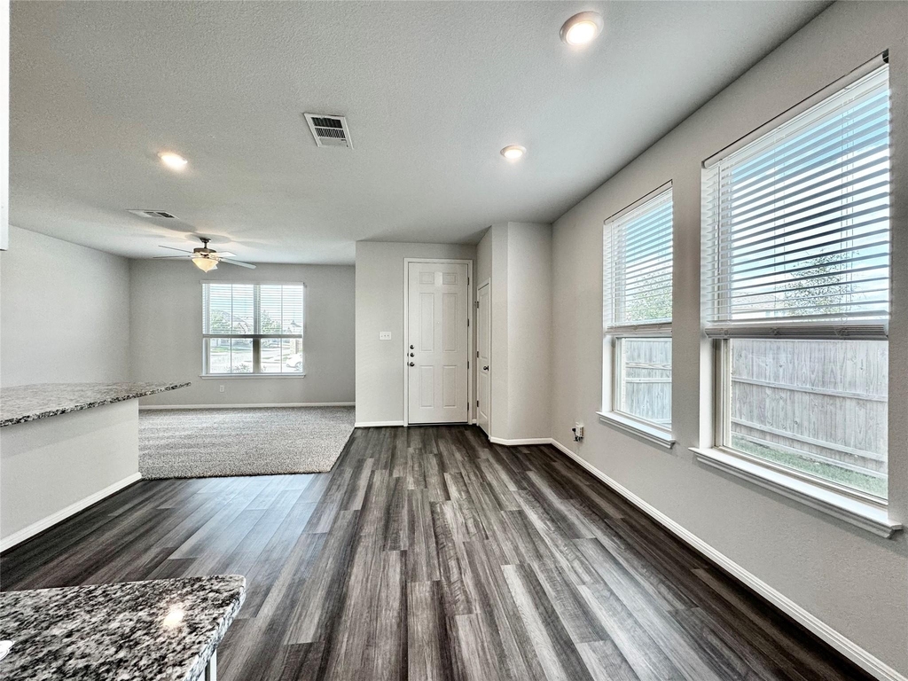 5701 Pleasanton Pkwy - Photo 2