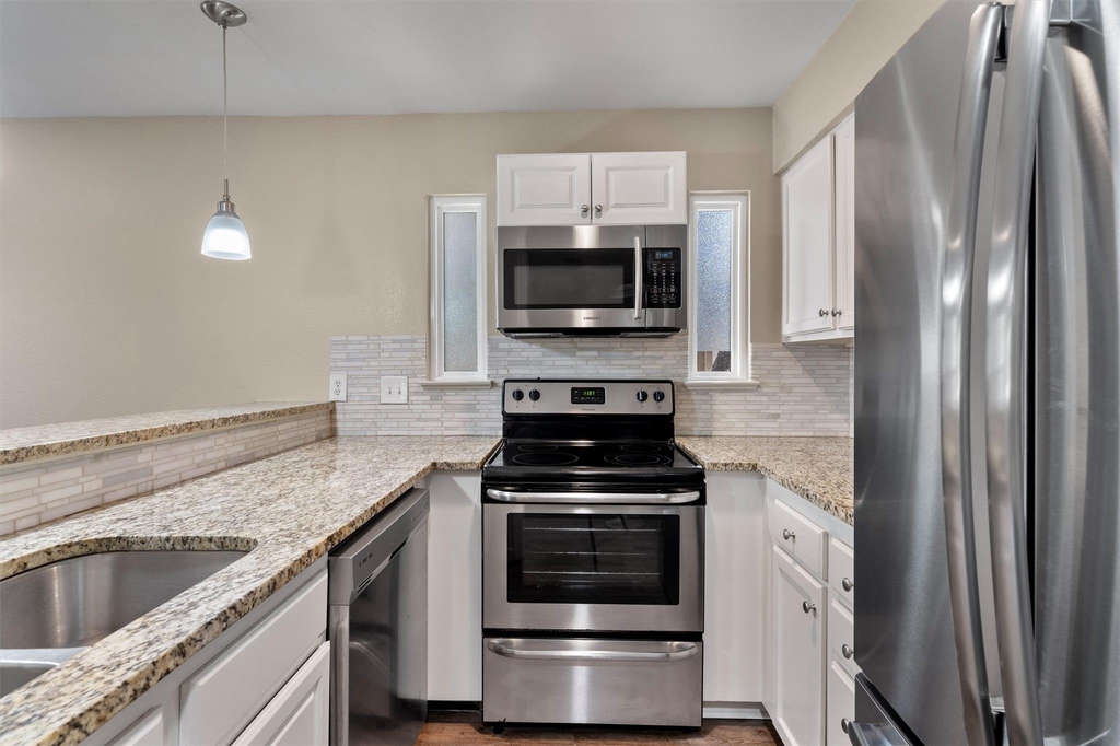 6810 Deatonhill Dr - Photo 0