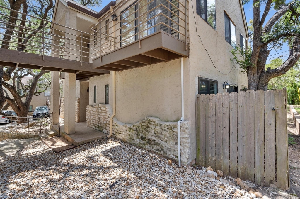 6810 Deatonhill Dr - Photo 19