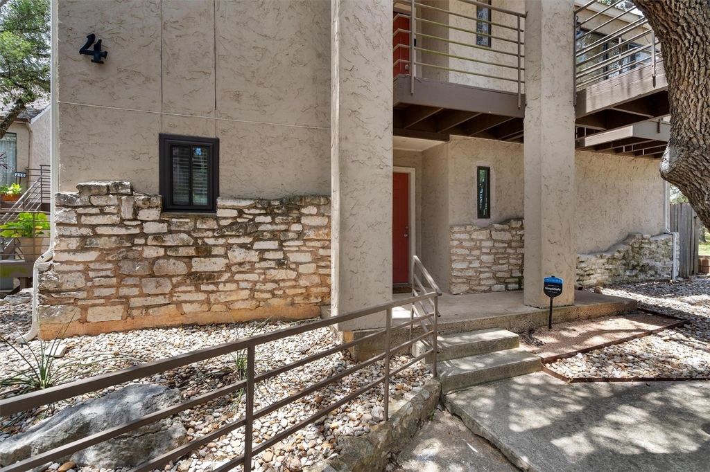 6810 Deatonhill Dr - Photo 1