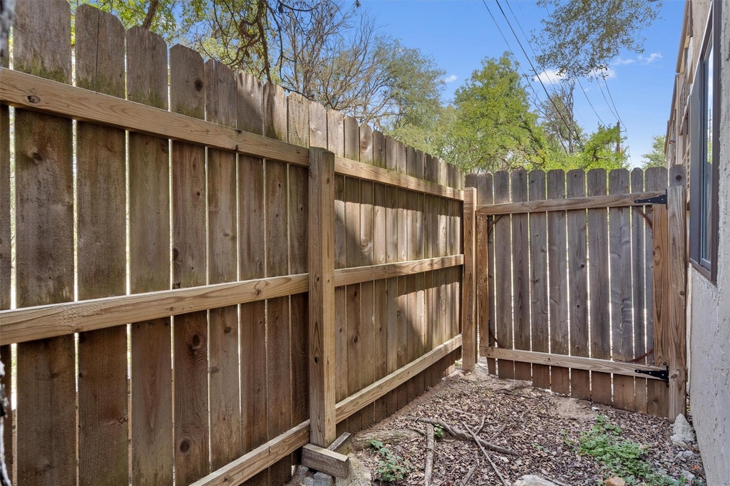 6810 Deatonhill Dr - Photo 16