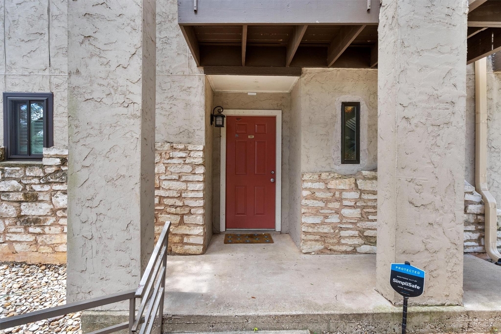 6810 Deatonhill Dr - Photo 2