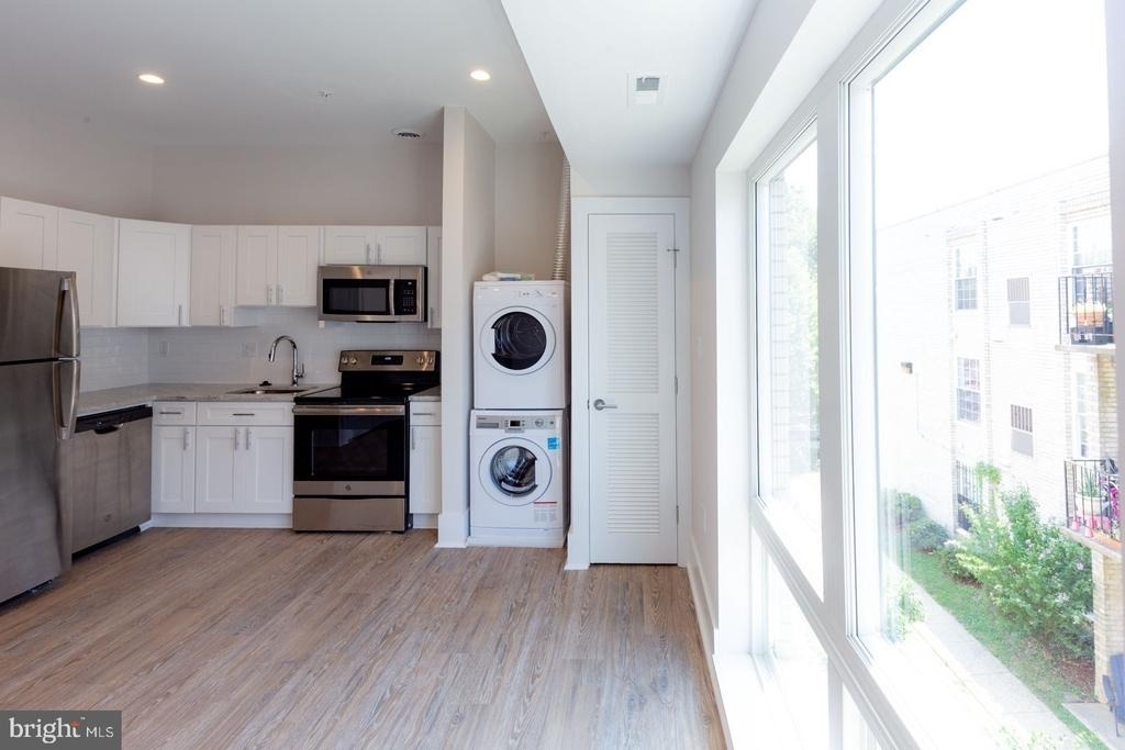 1904 Irving Street Ne - Photo 3