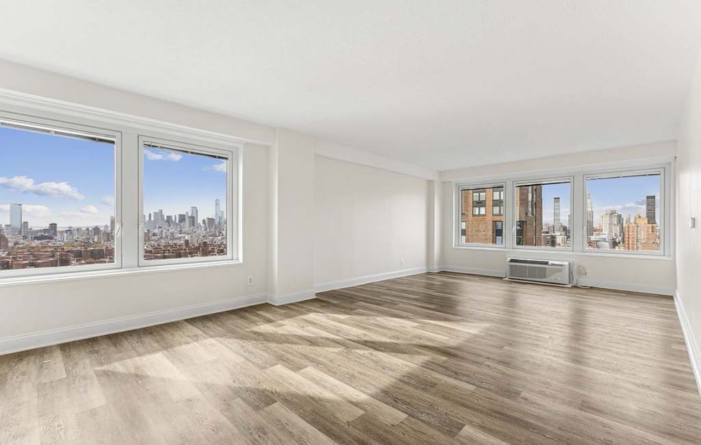 30 Waterside Plaza - Photo 2