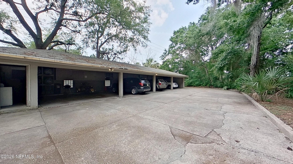 1464 Holmesdale Road - Photo 2