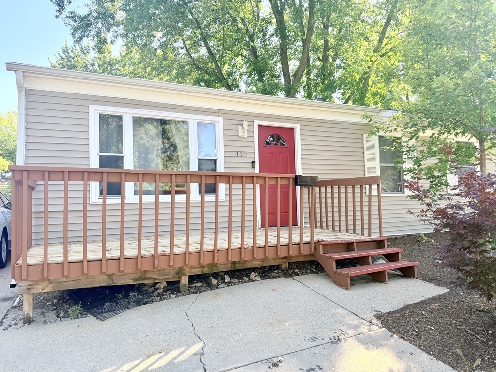 419 Singapore Lane - Photo 0