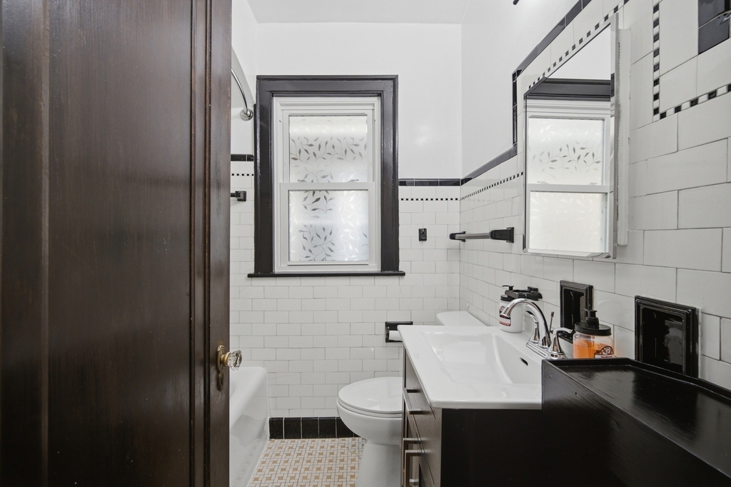 7236 W Pratt Avenue - Photo 7