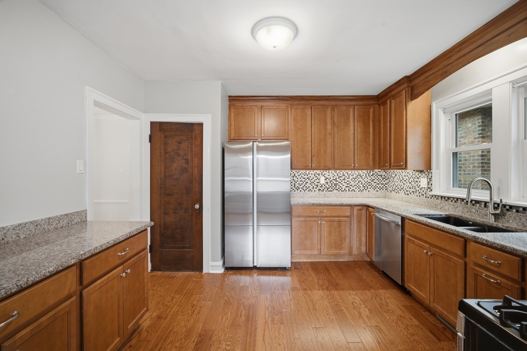 7236 W Pratt Avenue - Photo 4