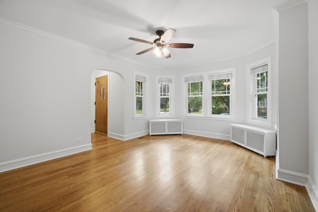 7236 W Pratt Avenue - Photo 2