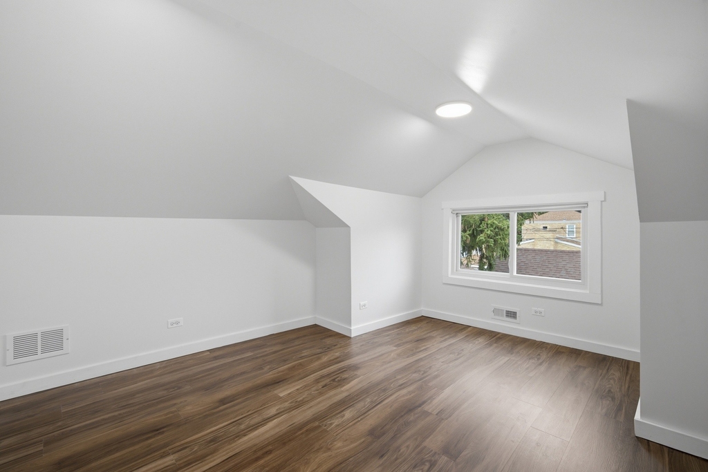 7236 W Pratt Avenue - Photo 12