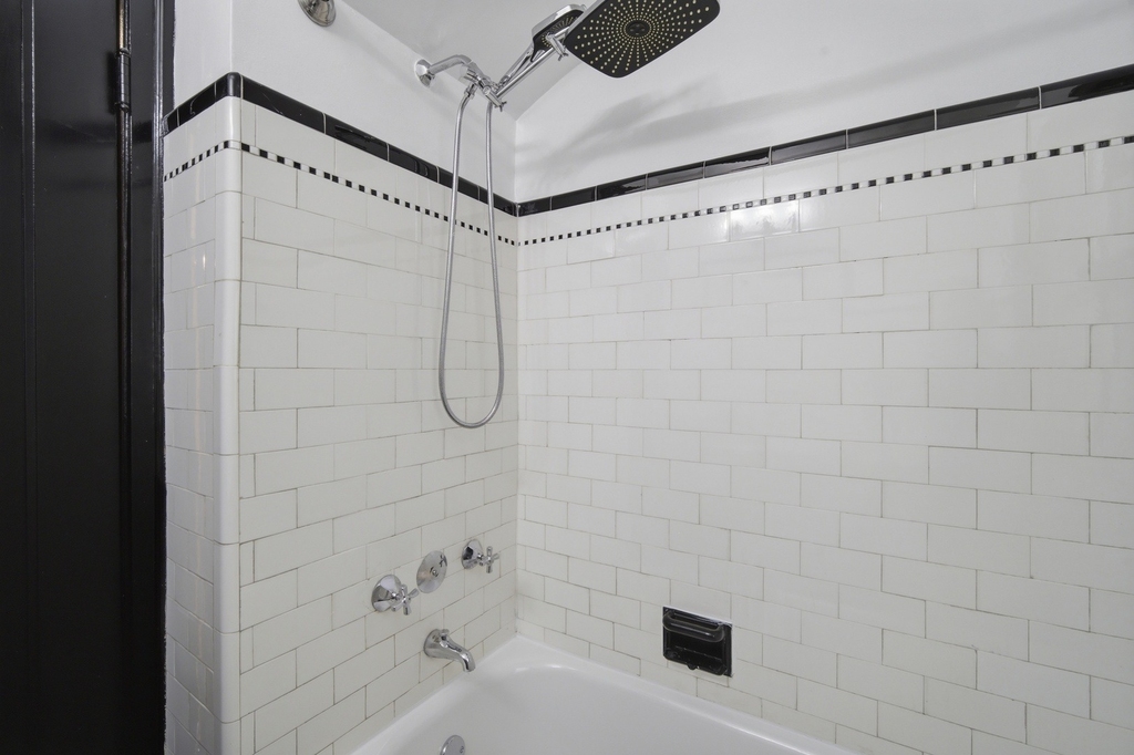 7236 W Pratt Avenue - Photo 8