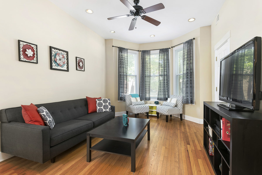 1512 W School Street - Photo 2