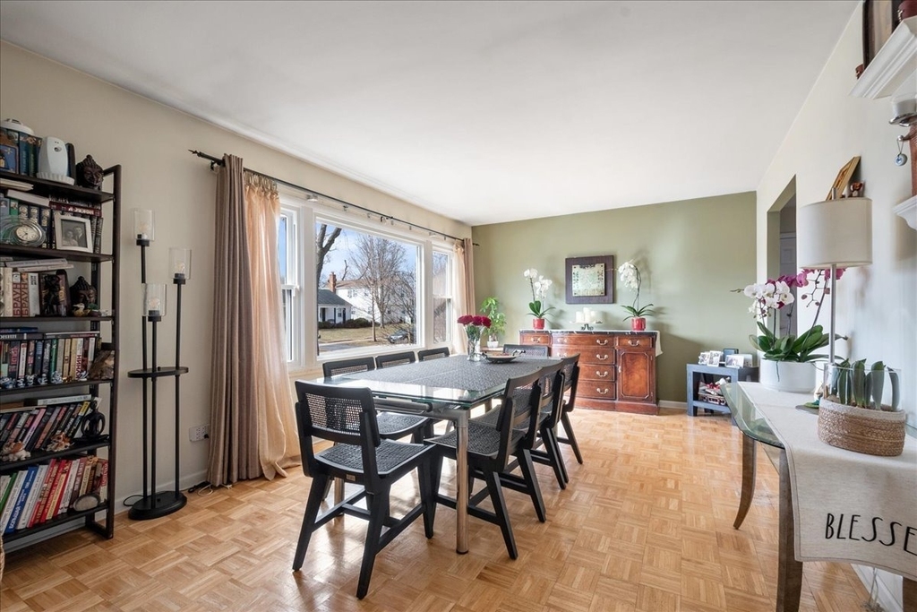 517 Longwood Drive - Photo 1