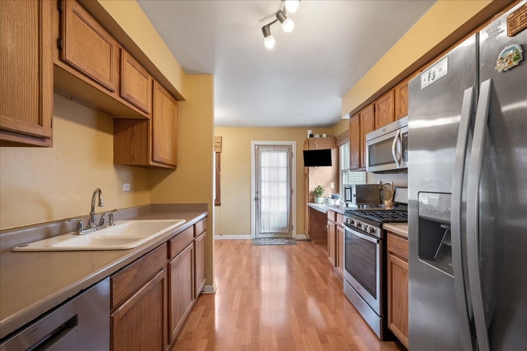517 Longwood Drive - Photo 4