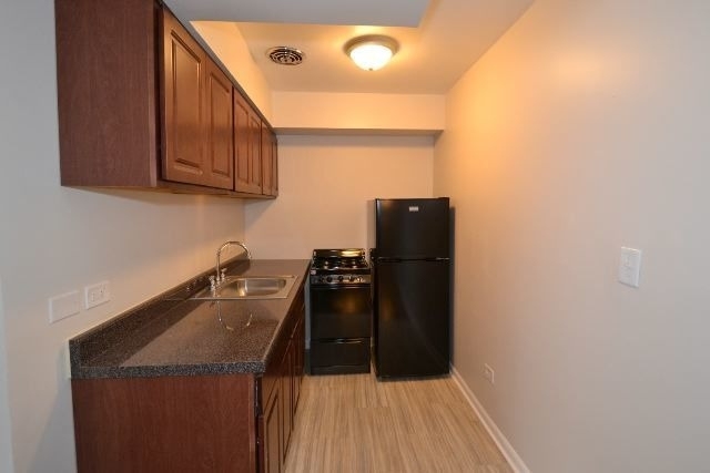 1040 W Hollywood Avenue - Photo 2