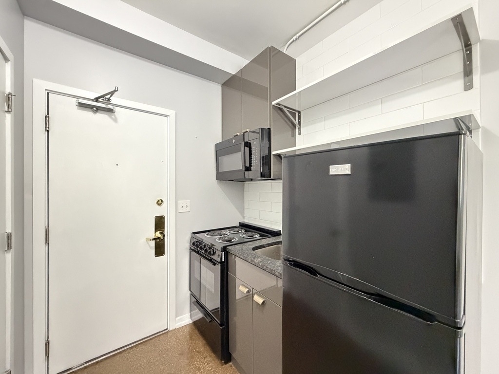 1136 W Wilson Avenue - Photo 3