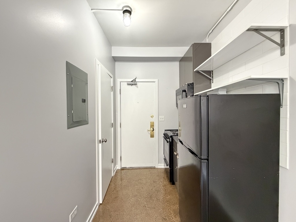 1136 W Wilson Avenue - Photo 2