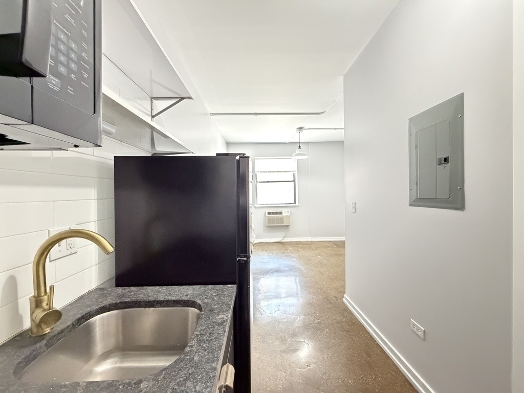 1136 W Wilson Avenue - Photo 7