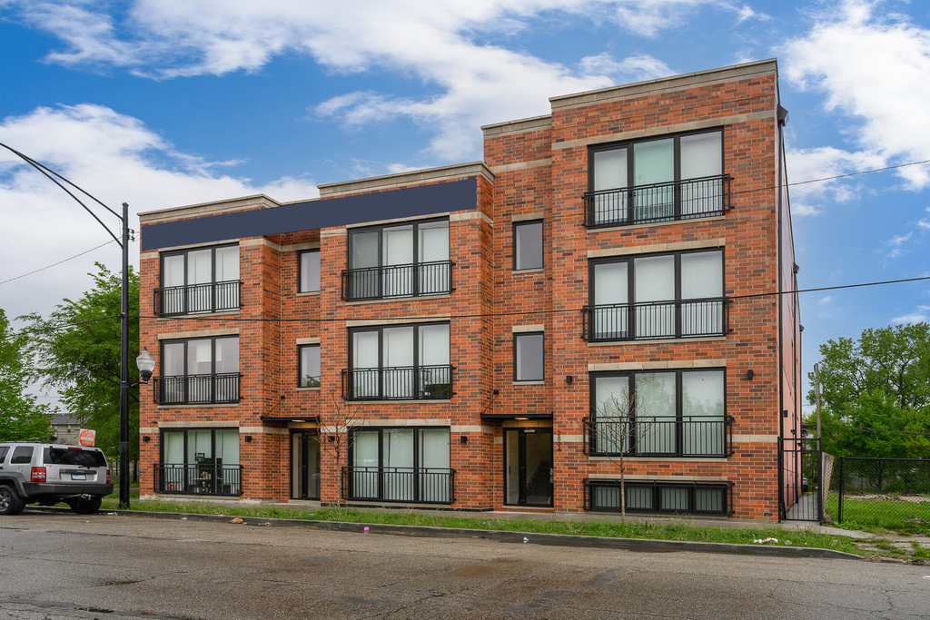 2824 W Van Buren Street - Photo 0