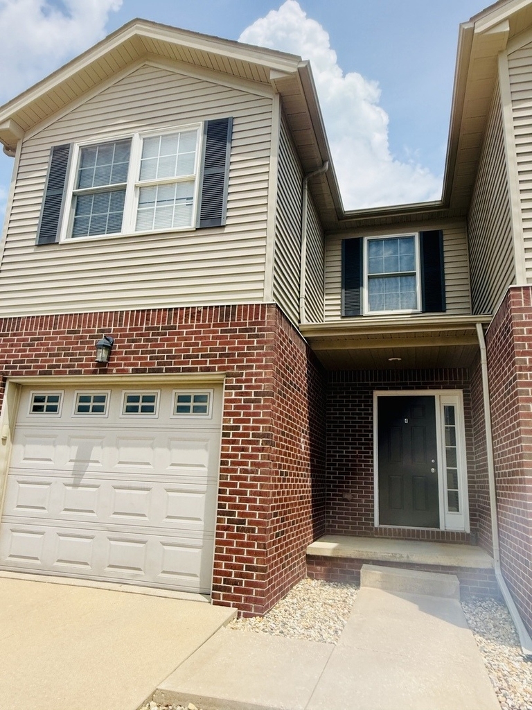 1112 Ekstam Drive - Photo 0